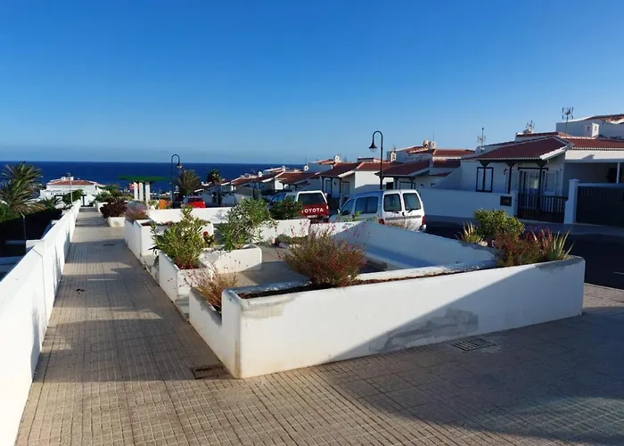 By Estrella Del Norte